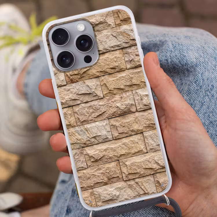Muur - Steen - Ruw - Textuur - Beige Hoesje iPhone 16 Pro Max met koord klein -sfeer3