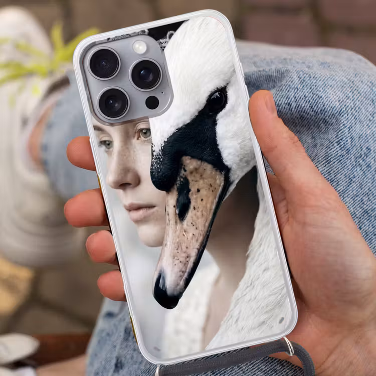 Vrouw - Zwaan - Wit Hoesje iPhone 16 Pro Max met koord klein -sfeer3