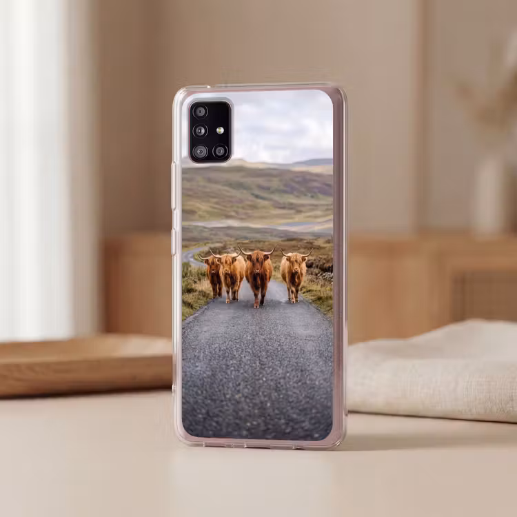 Schotse Hooglanders - Weg - Landschap - Kudde Telefoonhoesje Samsung Galaxy A51 5G klein -sfeer2