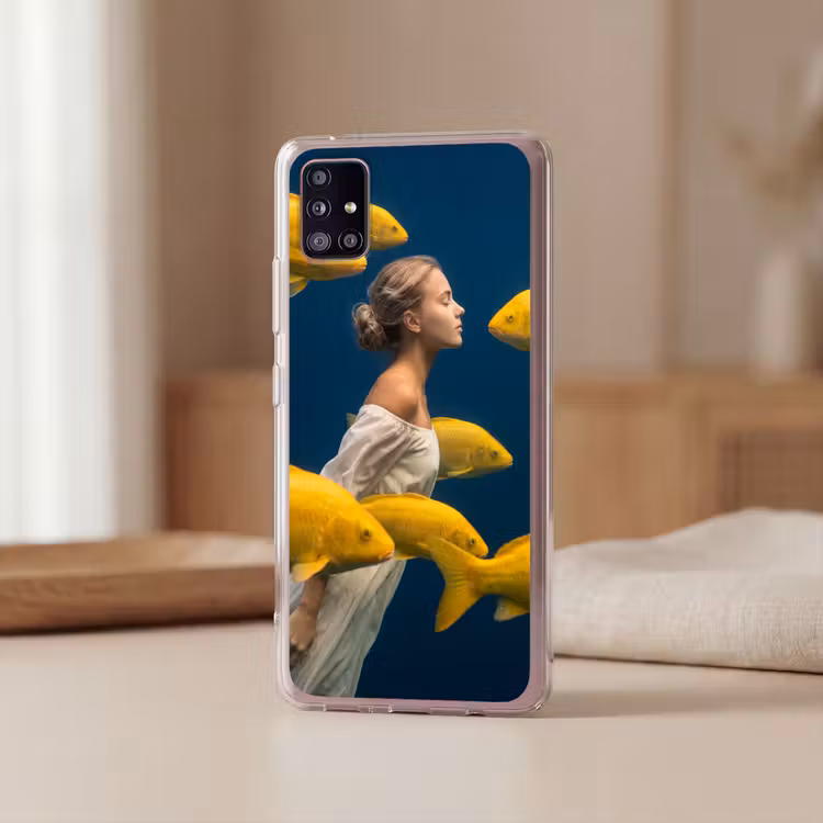 Vrouw - Vis - Water - Natuur - Geel Telefoonhoesje Samsung Galaxy A51 5G klein -sfeer2