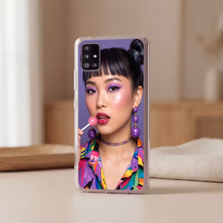 Vrouw - Portret - Make-up - Paars - Levendig Telefoonhoesje Samsung Galaxy A51 5G klein -sfeer2