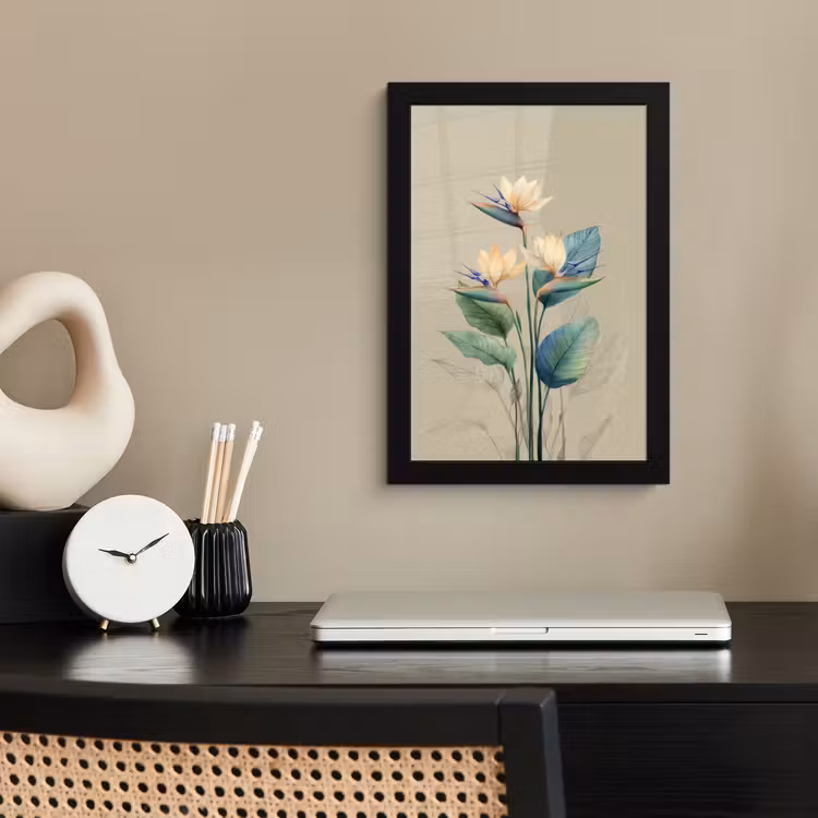 Paradijsvogelbloemen - Blauwgroene bladeren - Beige fotolijst zwart zonder passe partout klein -sfeer1