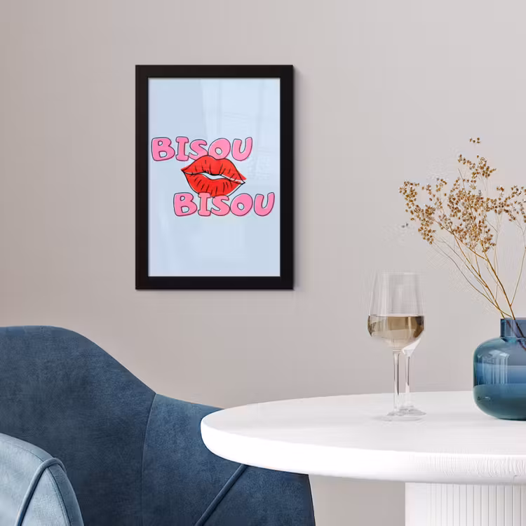 Bisou - Blauw - Roze - Lippen fotolijst zwart zonder passe partout klein -sfeer4