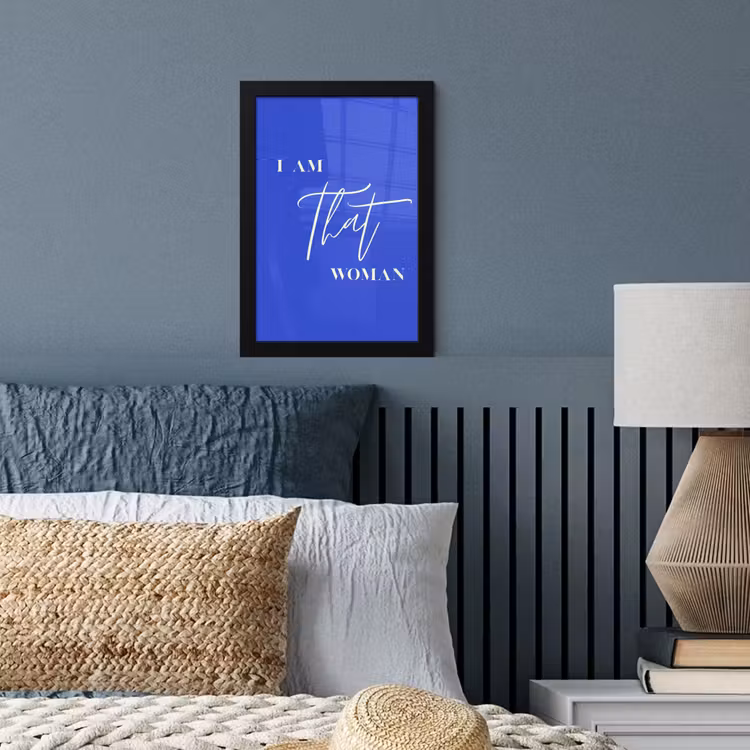 Blauw - I am that woman - Sierlijk - Minimalistisch fotolijst zwart zonder passe partout klein -sfeer3