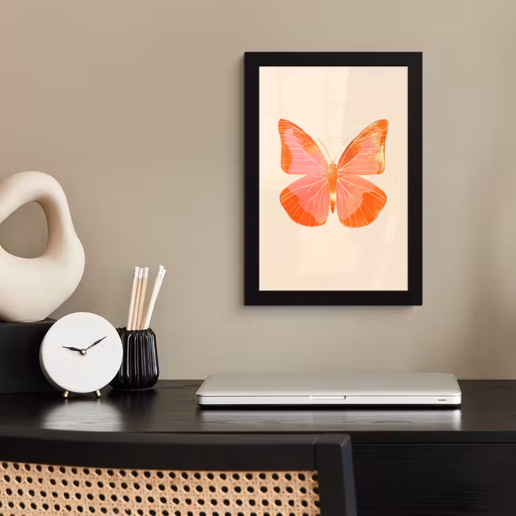 Vlinder - Minimalistisch - Roze fotolijst zwart zonder passe partout klein -sfeer1