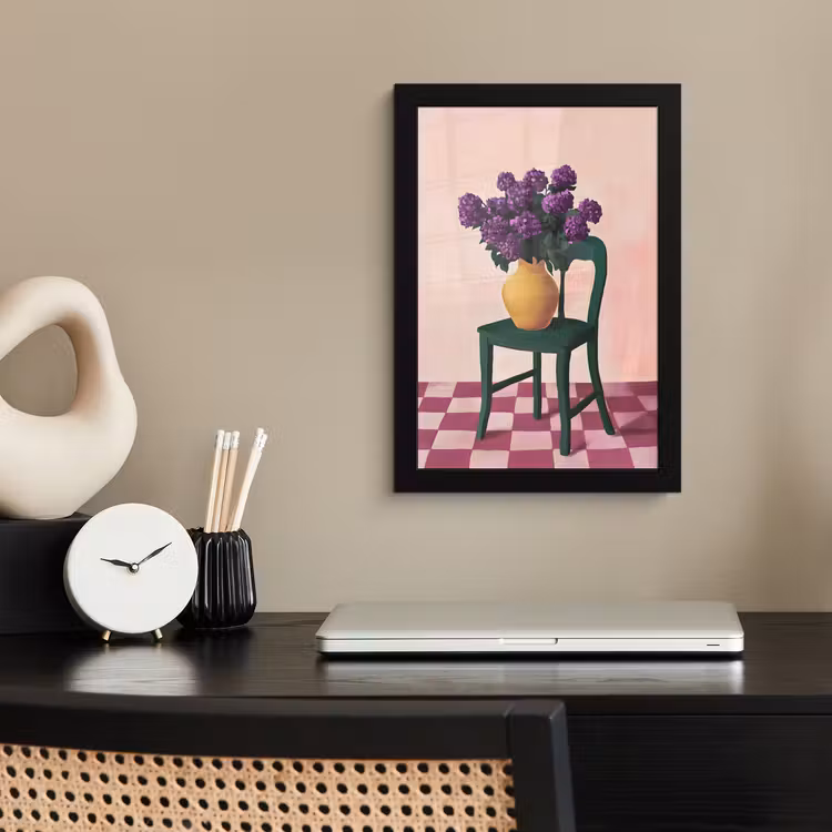 Stoel - Vaas - Bloemen - Geblokt fotolijst zwart zonder passe partout klein -sfeer1