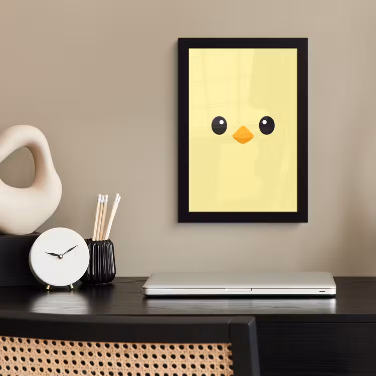 Kuiken - Vrolijk - Geel - Minimalistisch fotolijst zwart zonder passe partout klein -sfeer1