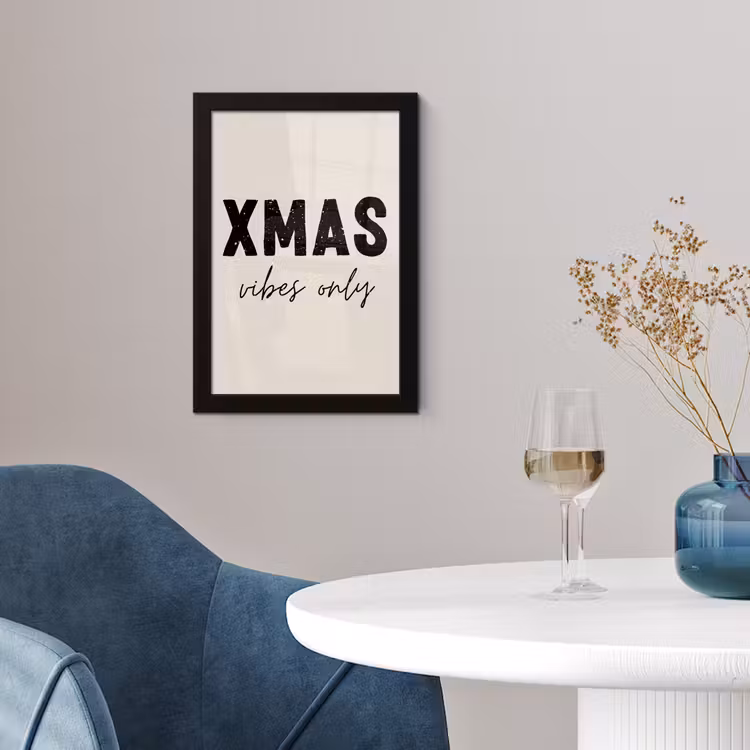 Kerst - Spreuk - xmas vibes only - Beige fotolijst zwart zonder passe partout klein -sfeer4