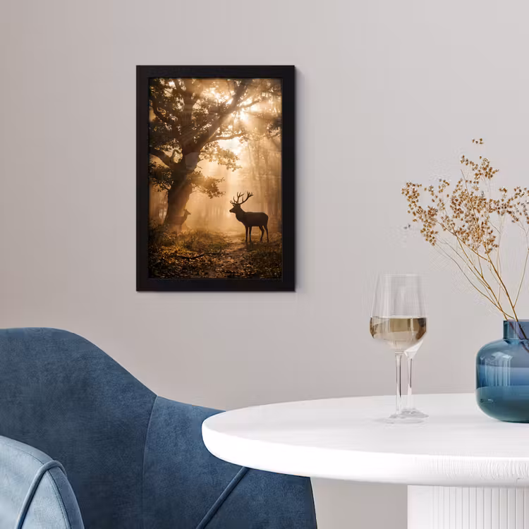 Hert - Bos - Mistig - Natuur - Goud fotolijst zwart zonder passe partout klein -sfeer4