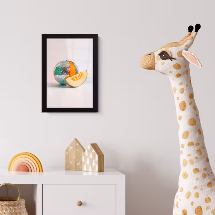 Disco - Discobal - Meloen - Pastel fotolijst zwart zonder passe partout klein -usfeer4_kinderkamer