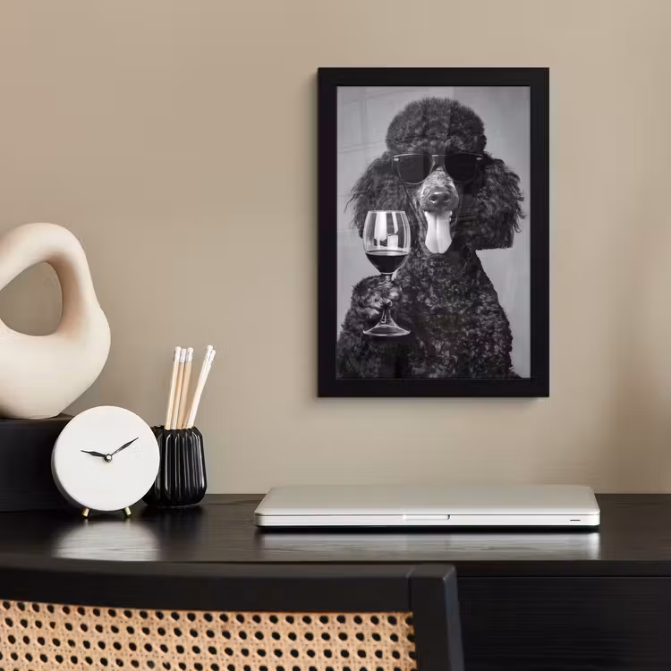 Hond - Krullen - Zonnebril - Wijn fotolijst zwart zonder passe partout klein -sfeer1