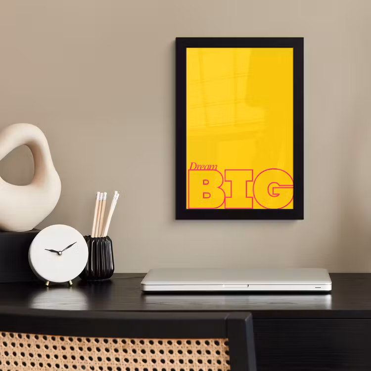 Dream big - Geel - Grafisch fotolijst zwart zonder passe partout klein -sfeer1