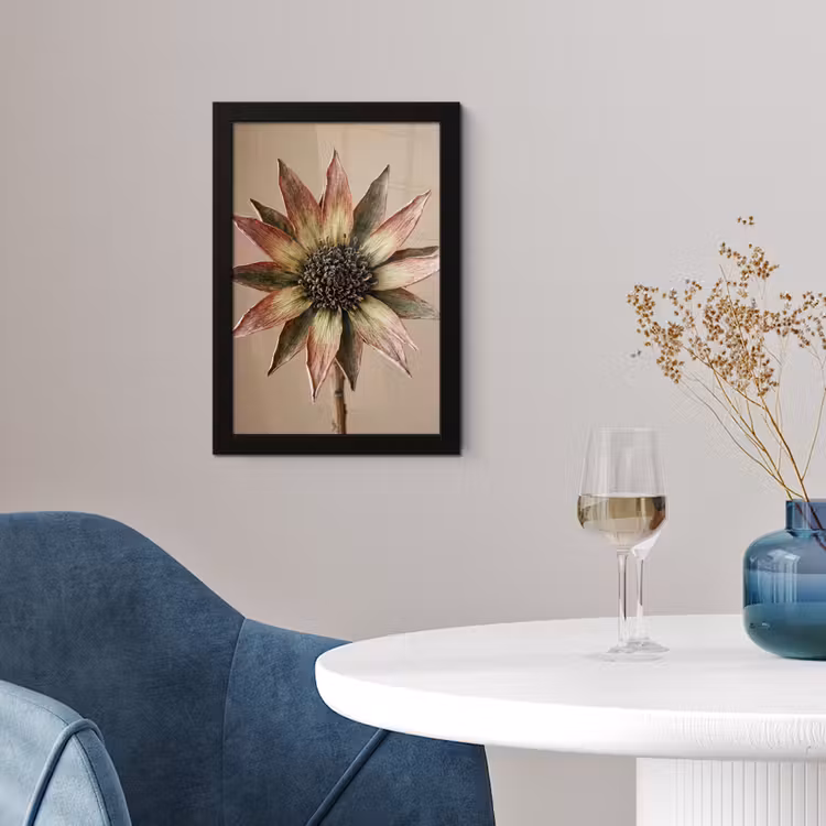 Droogbloem - Protea - Vintage - Beige - Rustiek fotolijst zwart zonder passe partout klein -sfeer4