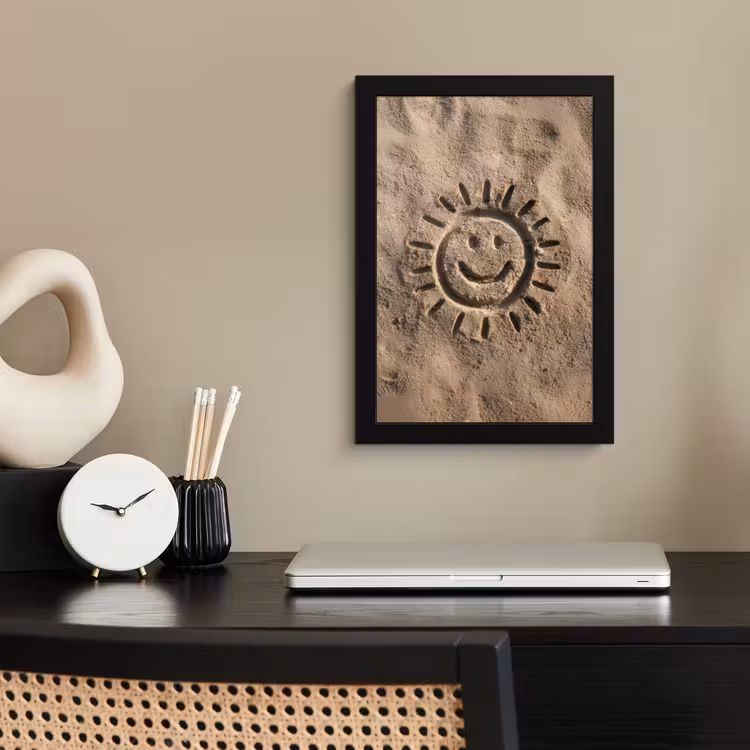 Gezichtje - Zon - Zand - Getekend fotolijst zwart zonder passe partout klein -sfeer1