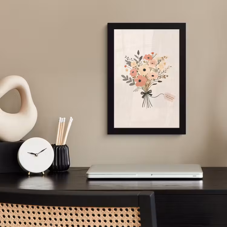 Bloemen - Quote - Beige - Lint fotolijst zwart zonder passe partout klein -sfeer1