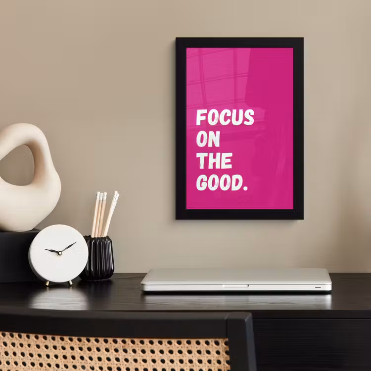 Focus on the good - Roze - Simple fotolijst zwart zonder passe partout klein -sfeer1