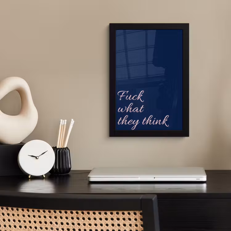 Fuck what they think - Blauw - Cursief fotolijst zwart zonder passe partout klein -sfeer1