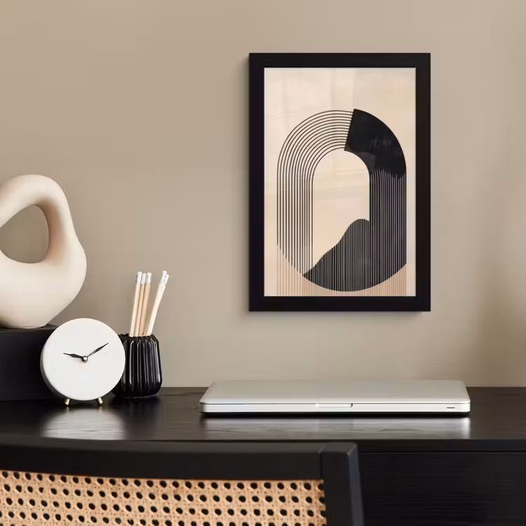 Grafisch gebogen motief - Beige fotolijst zwart zonder passe partout klein -sfeer1