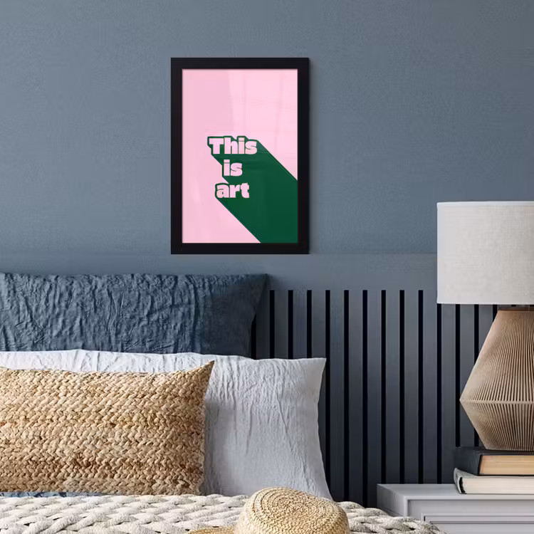 Groen - Teskt - This is art - Roze fotolijst zwart zonder passe partout klein -sfeer3