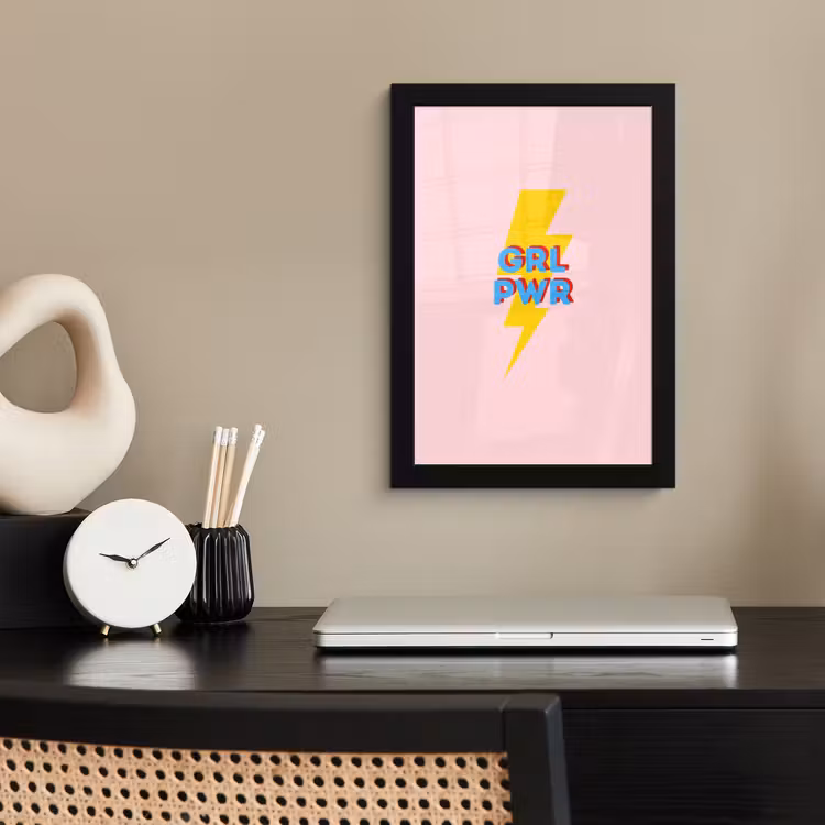 Grl pwr - Bliksem - Roze fotolijst zwart zonder passe partout klein -sfeer1