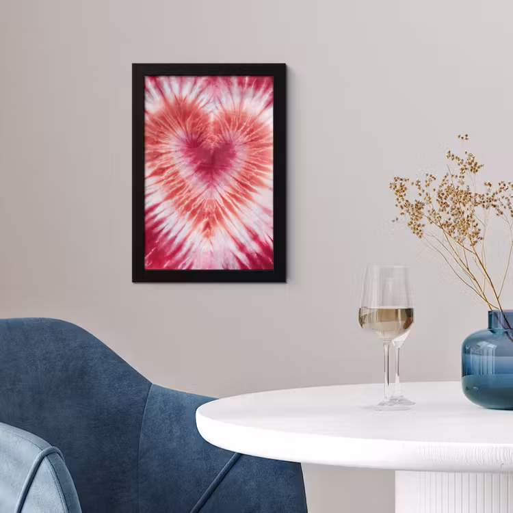 Hartvorm - Roze - Tie dye fotolijst zwart zonder passe partout klein -sfeer4