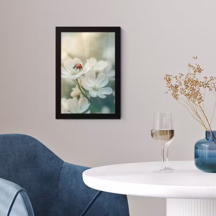 Lieveheersbeestje - Bloemen - Wit fotolijst zwart zonder passe partout klein -sfeer4
