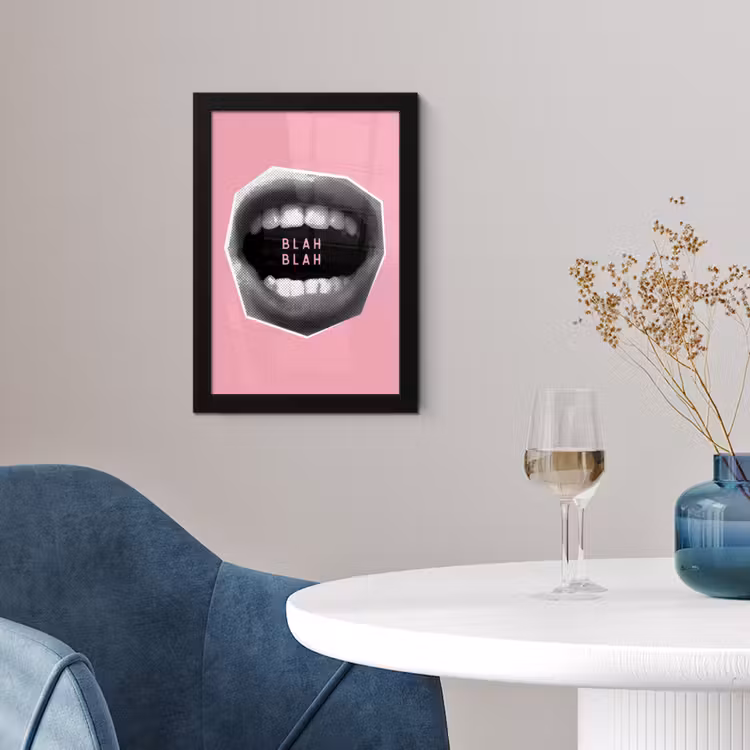 Mond - BLAH BLAH - Roze fotolijst zwart zonder passe partout klein -sfeer4