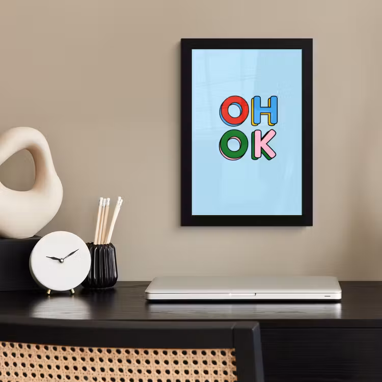 Oh ok - Blauw - Kleurrijk fotolijst zwart zonder passe partout klein -sfeer1