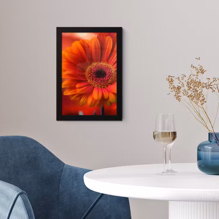Oranje - Gerbera - Intens fotolijst zwart zonder passe partout klein -sfeer4