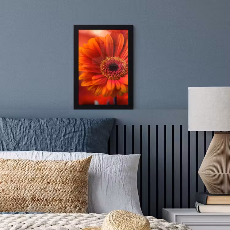 Oranje - Gerbera - Intens fotolijst zwart zonder passe partout klein -sfeer3