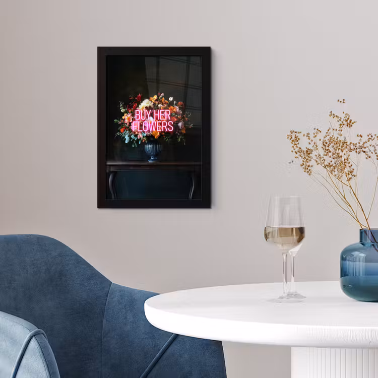 Quote - Bloemen - Vaas - Neon fotolijst zwart zonder passe partout klein -sfeer4