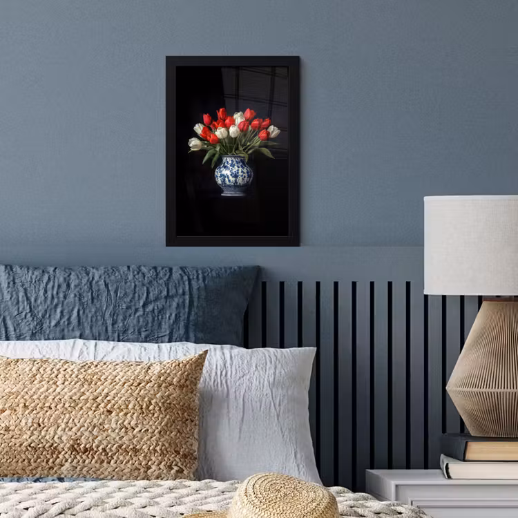 Rode - Bloemen - Tulpen - Vaas fotolijst zwart zonder passe partout klein -sfeer3