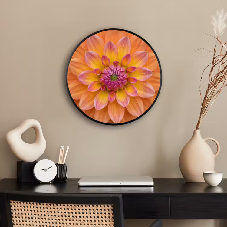 Dahlia - Bloem - Oranje Fotolijst rond zonder passe partout klein -sfeer1
