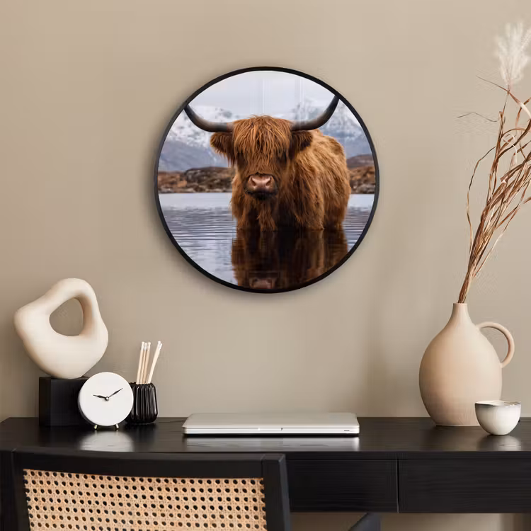 Schotse hooglander - Bruin - Water Fotolijst rond zonder passe partout klein -sfeer1