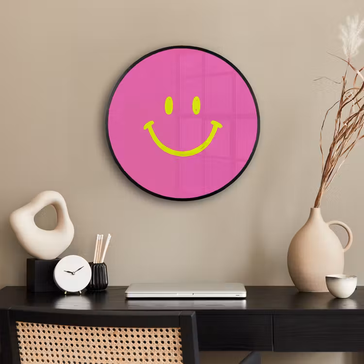 Smiley - Vrolijk - Roze Fotolijst rond zonder passe partout klein -sfeer1
