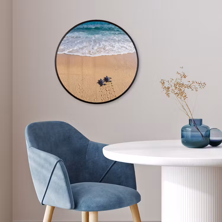 Schildpad - Jong - Strand - Oceaan - Blauw Fotolijst rond zonder passe partout klein -sfeer2