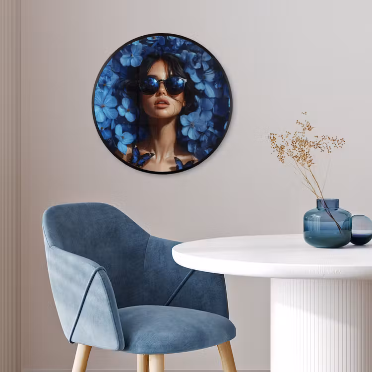 Vrouw - Blauw - Bloemen - Vlinders - Natuur Fotolijst rond zonder passe partout klein -sfeer2