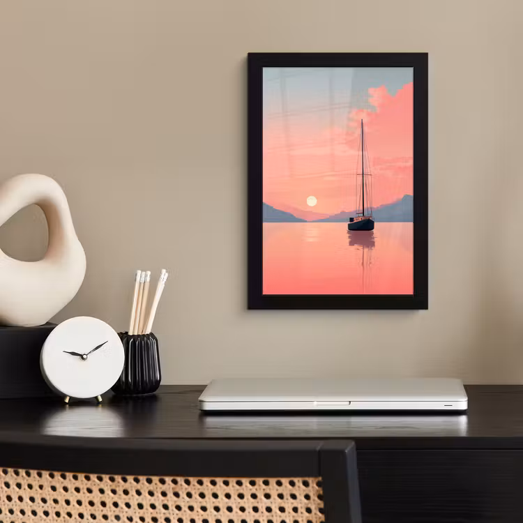 Zeilboot - Roze zee - Zonsondergang - Bergen fotolijst zwart zonder passe partout klein -sfeer1