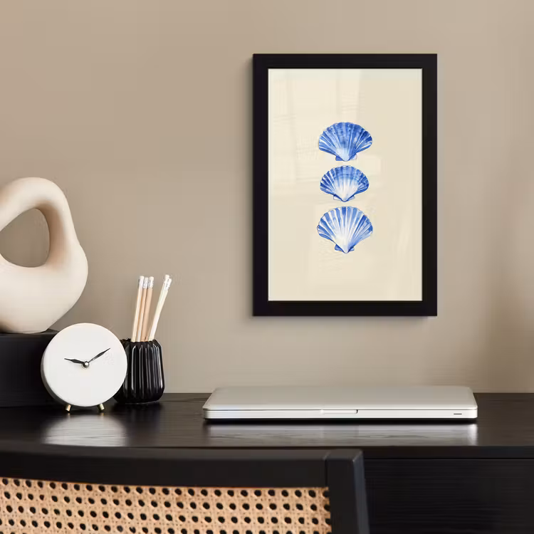 Schelpen - Blauw - Beige fotolijst zwart zonder passe partout klein -sfeer1