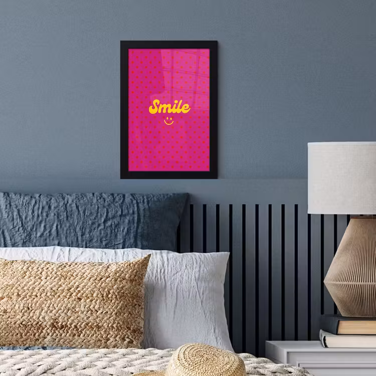 Smile - Stippen - Geel - Smiley - Roze fotolijst zwart zonder passe partout klein -sfeer3