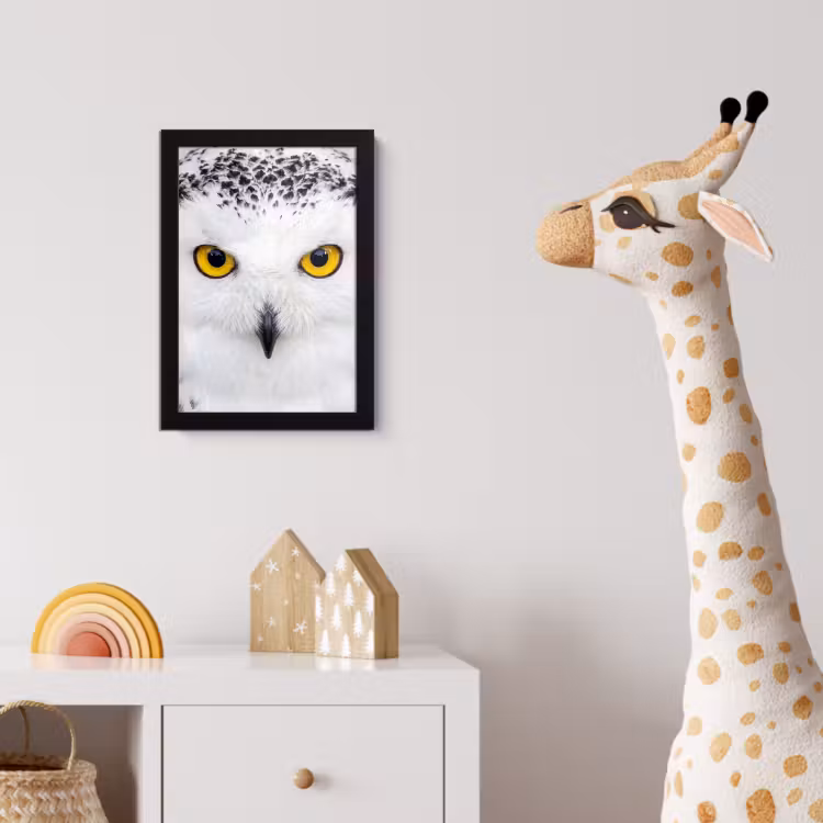 Sneeuwuil - Portret - Geel fotolijst zwart zonder passe partout klein -usfeer4_kinderkamer