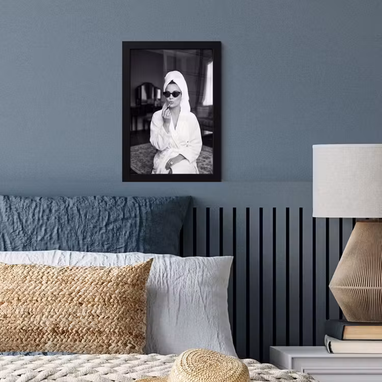 Zonnebril - Vrouw - Zwart - Wit fotolijst zwart zonder passe partout klein -sfeer3