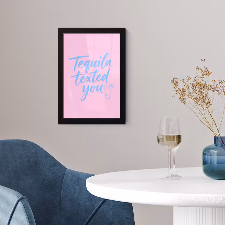Tequila texted you - Roze - Blauw fotolijst zwart zonder passe partout klein -sfeer4