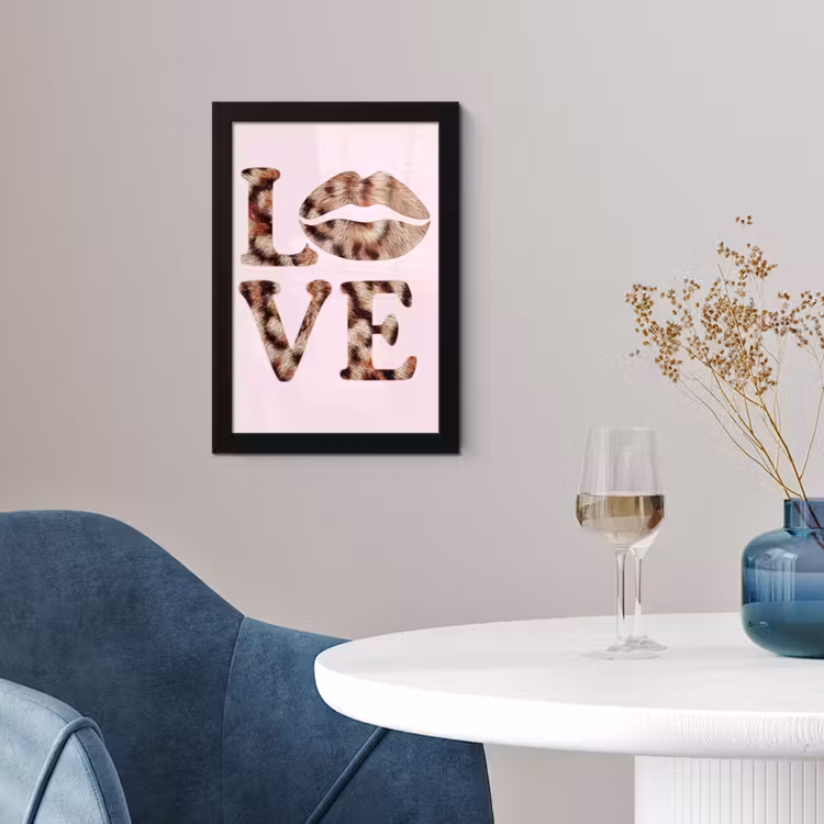 Tekst - Love - Pantervacht - Lichtroze fotolijst zwart zonder passe partout klein -sfeer4