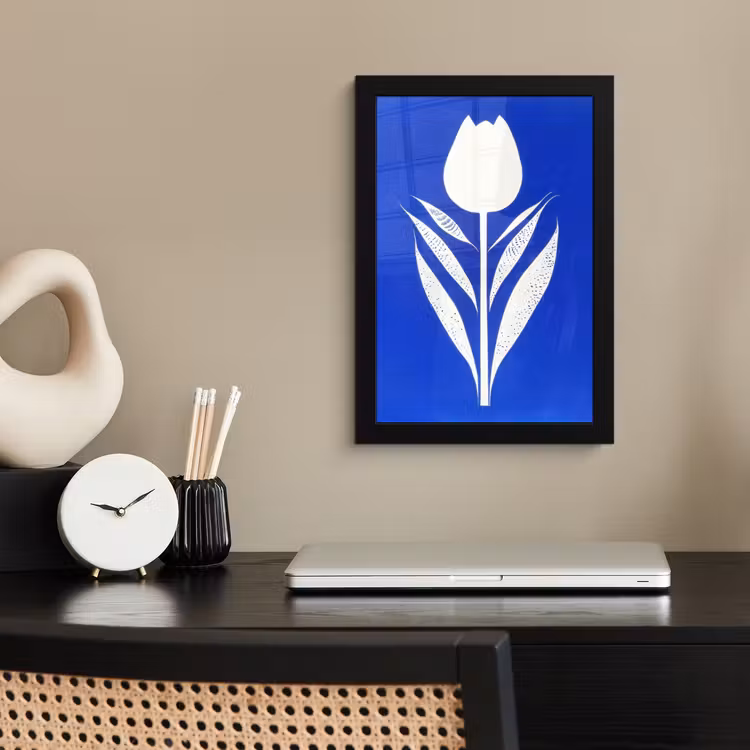 Tulp - Minimalistisch - Bladeren - Wit fotolijst zwart zonder passe partout klein -sfeer1
