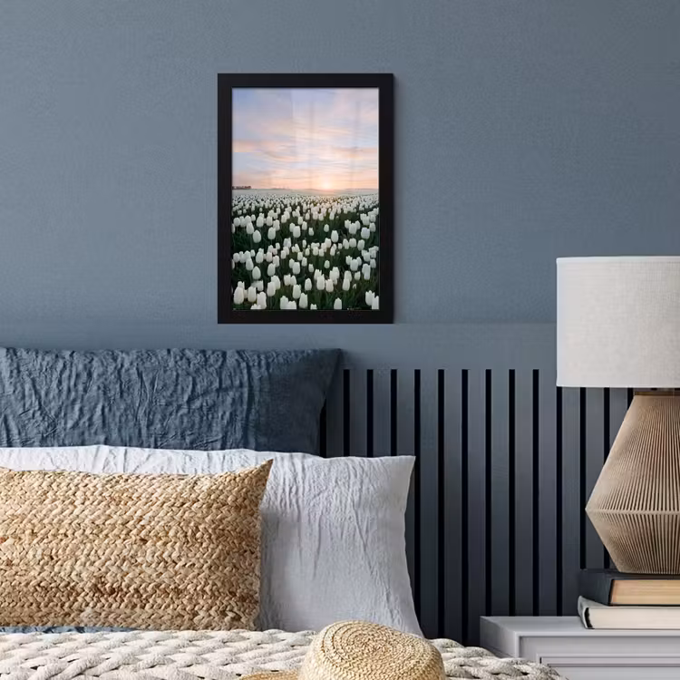 Tulpen - Landschap - Wit fotolijst zwart zonder passe partout klein -sfeer3
