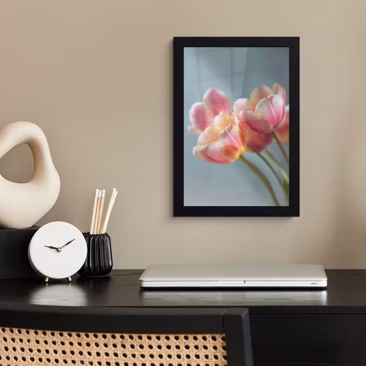 Tulpen - Roze - Stelen fotolijst zwart zonder passe partout klein -sfeer1