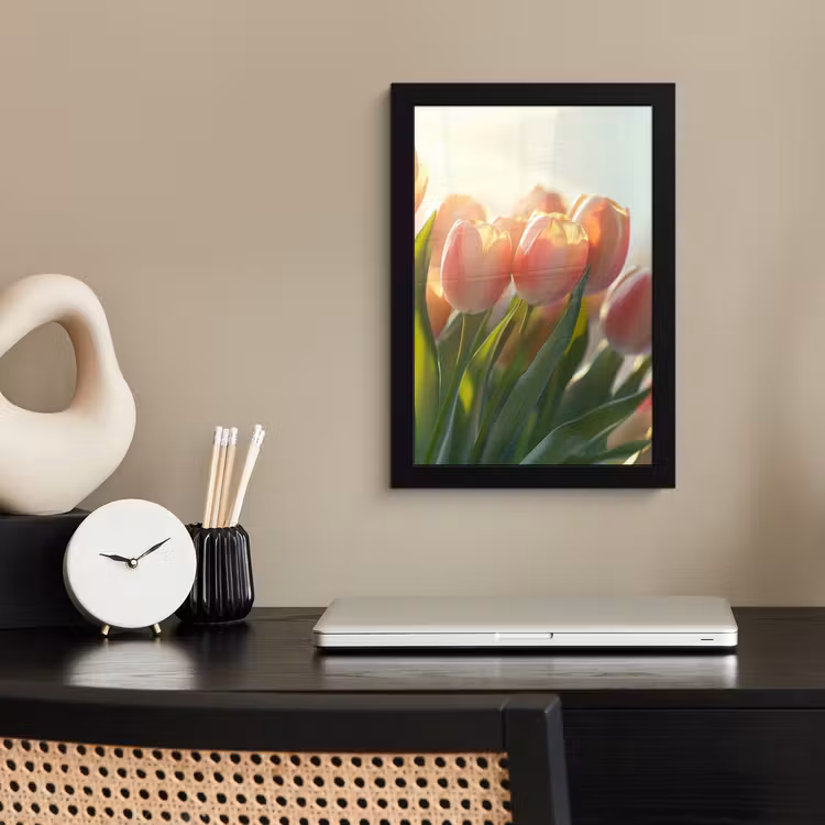 Tulpen - Roze - Zonnestralen fotolijst zwart zonder passe partout klein -sfeer1