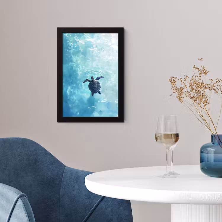 Schildpad - Zee - Blauw - Schittering fotolijst zwart zonder passe partout klein -sfeer4