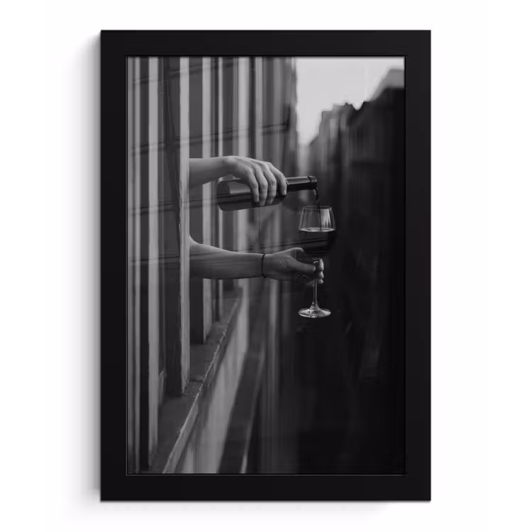 Wijnfles - Glas - Handen - Raam fotolijst zwart zonder passe partout klein -3d